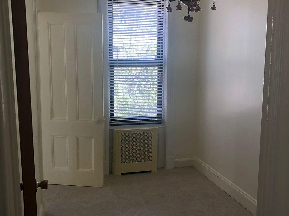 2nd image of 1938 Linden St Floor 2