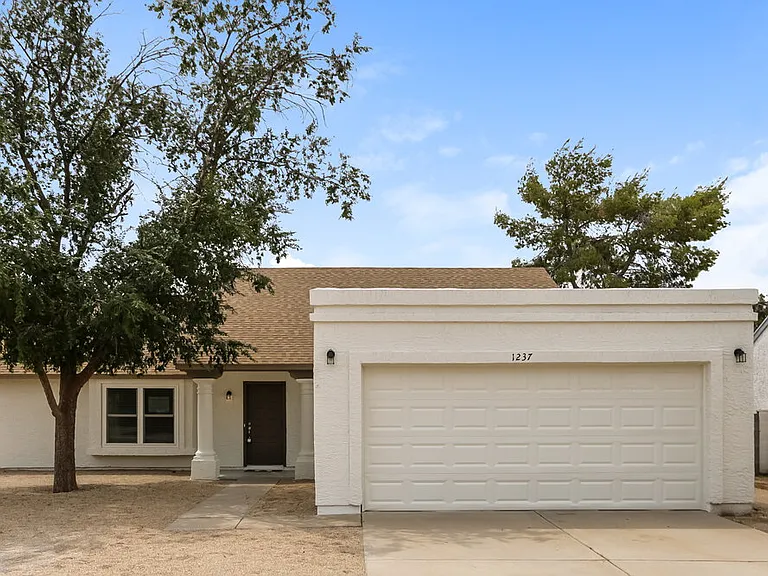 1237 E Wickieup Ln — Photo 1