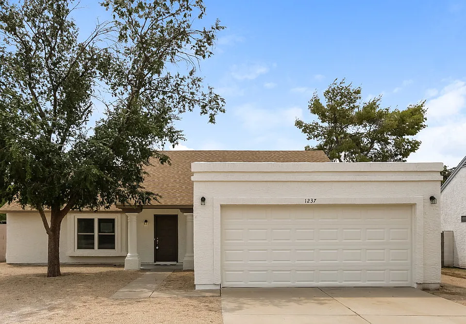 1237 E Wickieup Ln