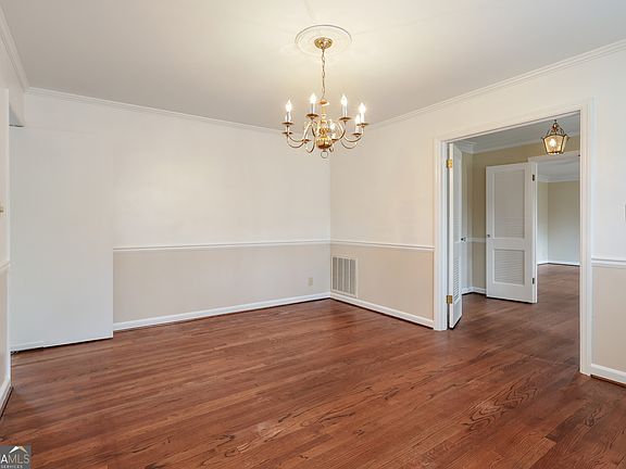 3rd image of 858 Fair Oaks Dr