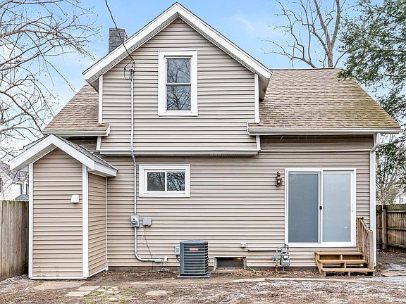 4th image of 805 Blaine Ave