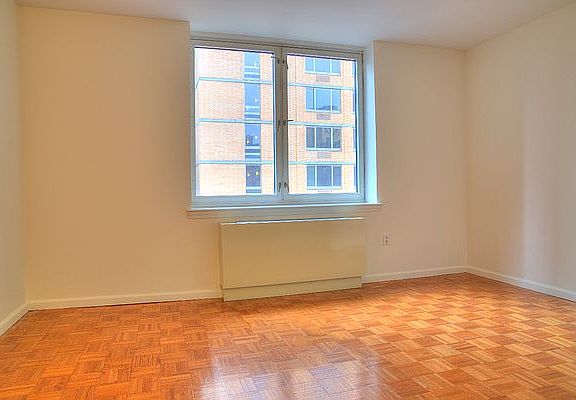4th image of 350 W 43rd St APT 6J