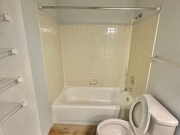 3rd image of 108 Glengarry Dr APT 304