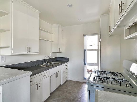 4th image of 712 N Ardmore Ave #5