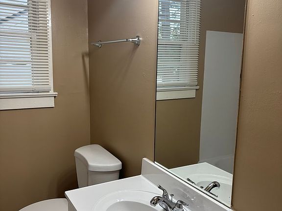 5th image of 221 Pleasant Ridge Ave