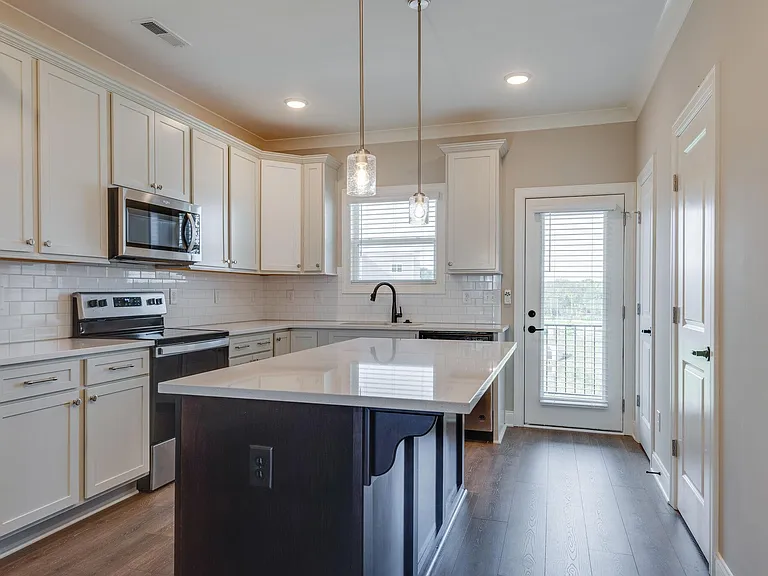 410 Portsdale Dr — Photo 4