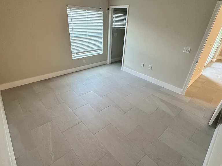 738 Gilbert Ave S — Photo 10