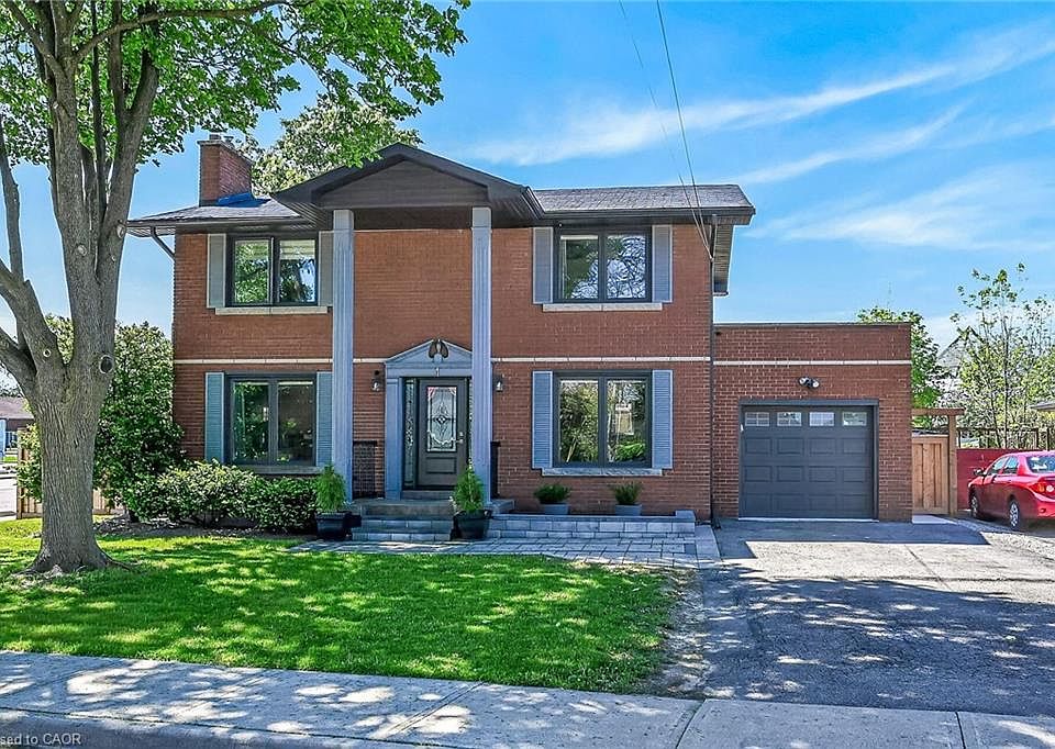 1st image of 1 Sandringham Ave