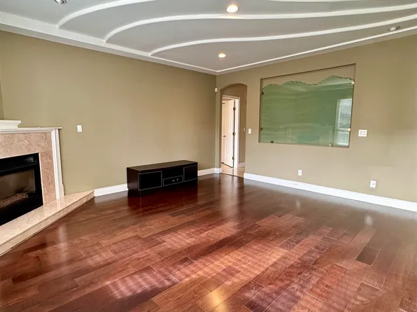 4560 Granville Ave, Richmond, BC V7C 1E4