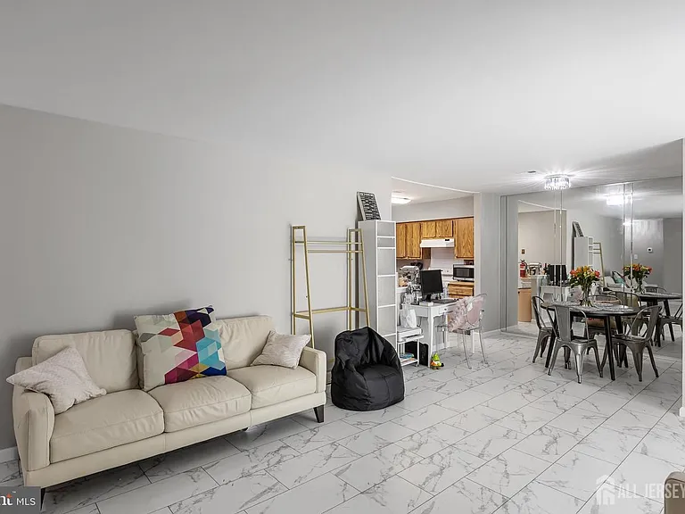 23 W Bluebell Ln #A — Photo 8