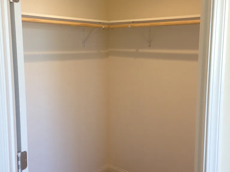 Sylvan St. Apartments_ 14639 Rentals — Photo 9