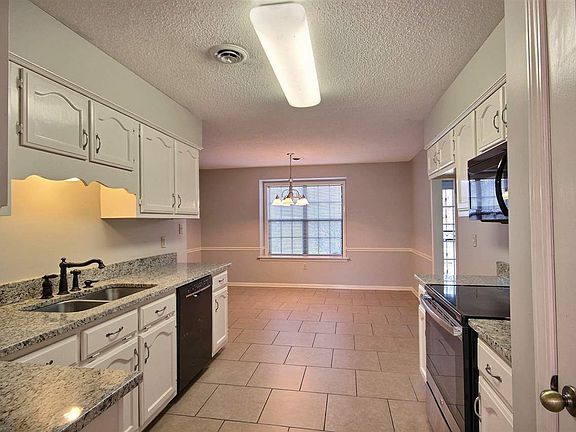 4th image of 290 Scarletts Way