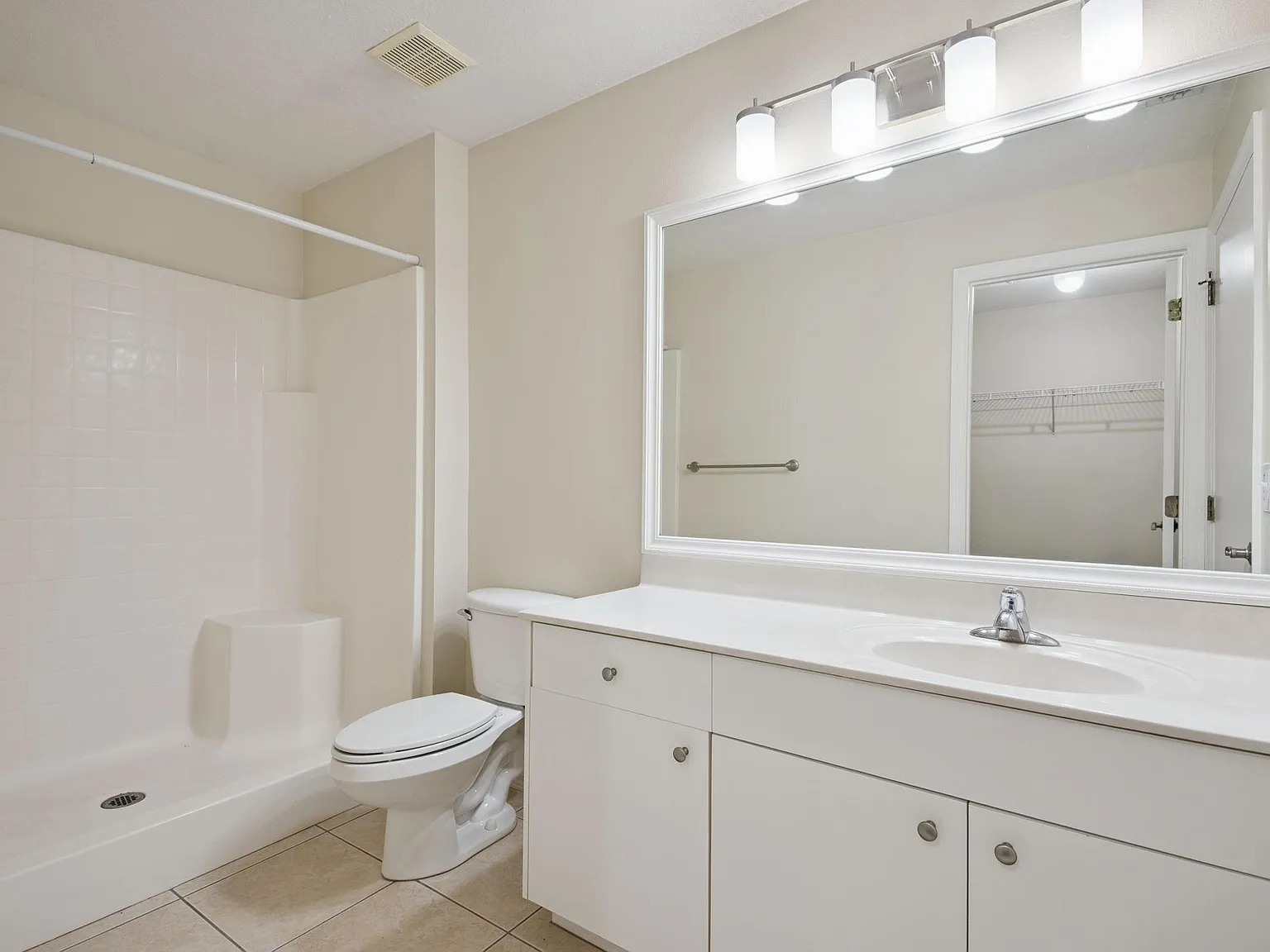 2 bed, 2.0 bath, 975 sqft, $1,399 — Photo 4