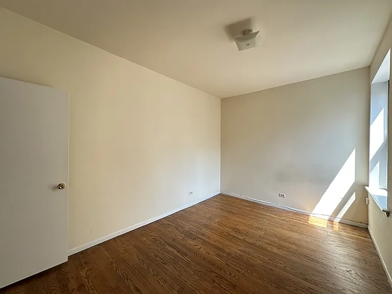 3147 W Medill Ave #4 — Photo 16
