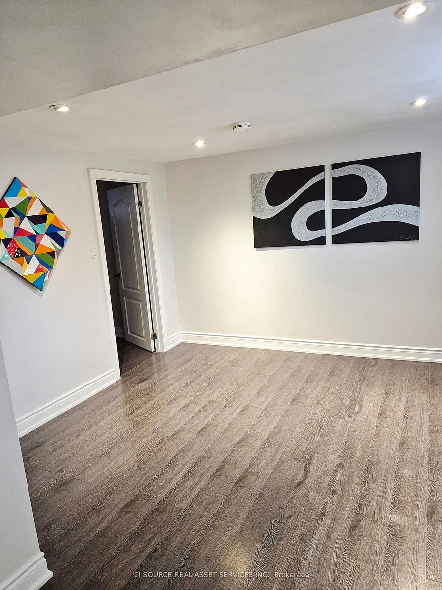 Building Photo - 111 Haileybury Dr #BASEMENT