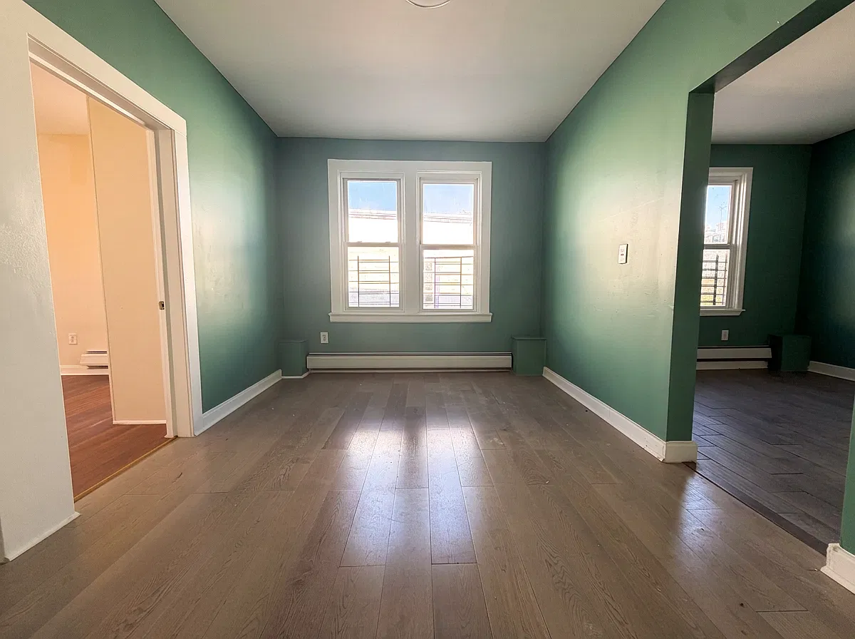 4 bed, 1000 sqft, $2,200 — Photo 2