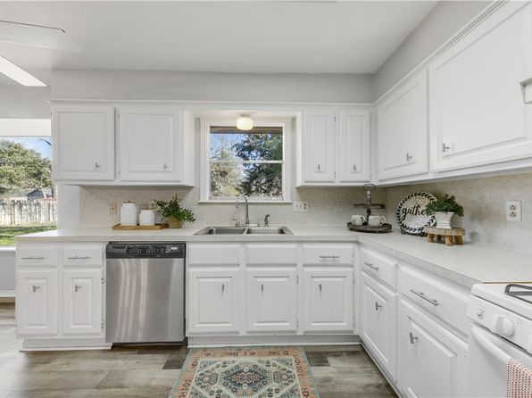 3508 Oak Valley Cir, Bryan, TX 77802