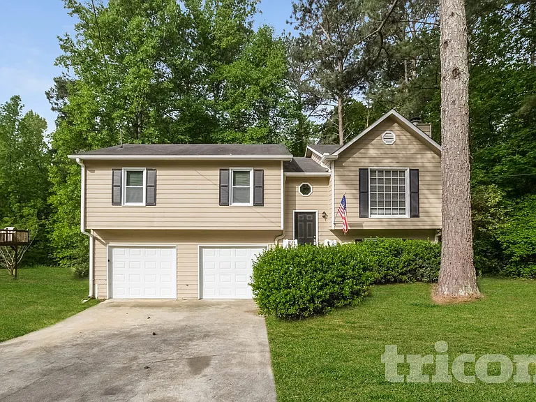 604 Cedar Creek Dr — Photo 2