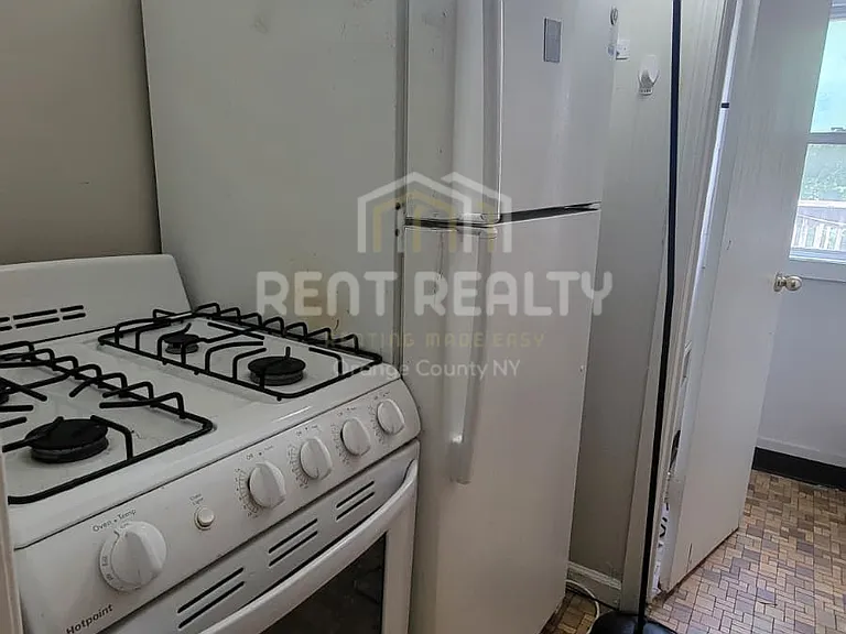 143 Main St #7 — Photo 1