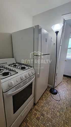 143 Main St #7 Photo 1