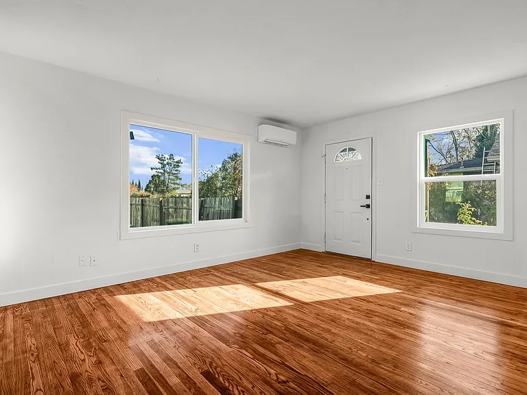 1623 Magnolia Ave — Photo 9