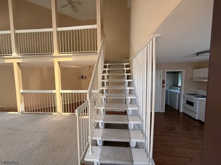 3844 Bloomingdale Dr — Photo 7