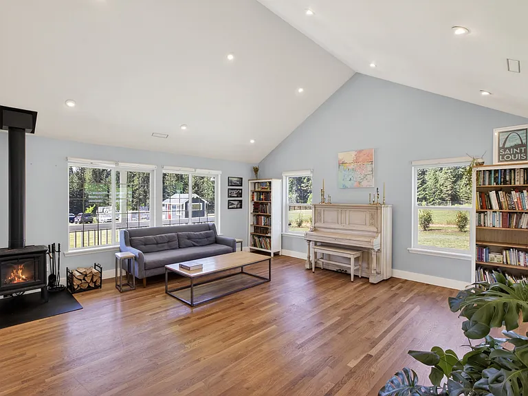 4470 Stoltz Dr — Photo 2