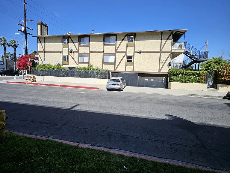 7504 Sepulveda Blvd #103 — Photo 32