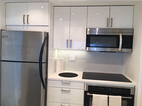 4th image of 800 N Miami Ave APT 810