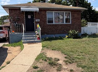 159 Church St, Malverne, NY 11565