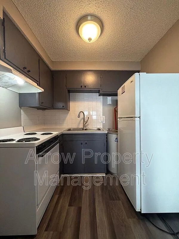 1323 S 10th St — Photo 1