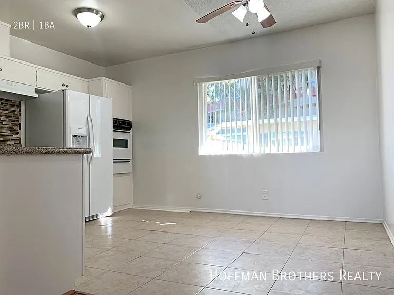1521 E Windsor Rd #2A — Photo 3