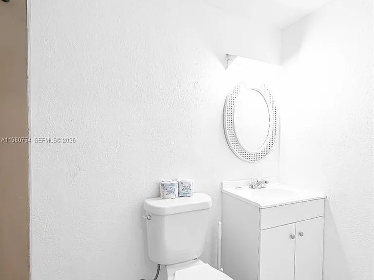 1044 SW 13th Ct — Photo 11