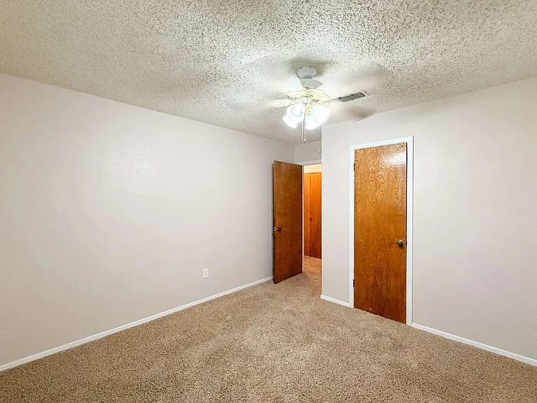 3708 Holland Dr — Photo 16