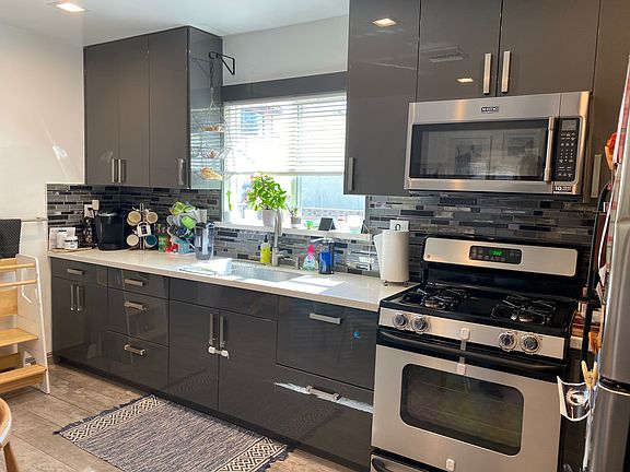 2nd image of 414 Vine St APT A