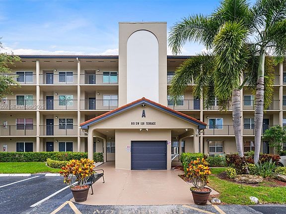 5th image of 901 SW 128th Ter APT 212A