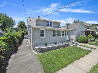 8 Winthrop St Floor 2, Lynbrook, NY 11563