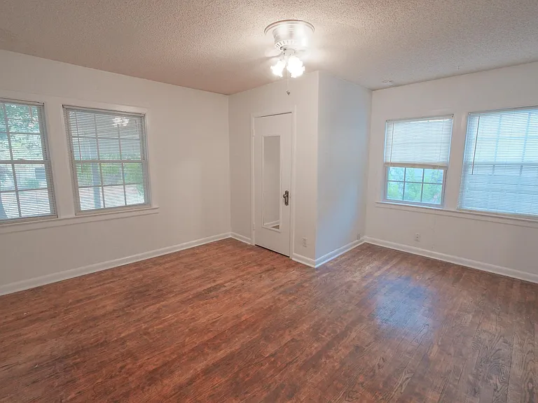 3902 Dexter Ave — Photo 10