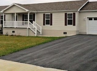 307 Oriole Dr, Carlisle, PA 17013