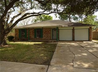 2823 Heritage Bend Dr, Webster, TX 77598