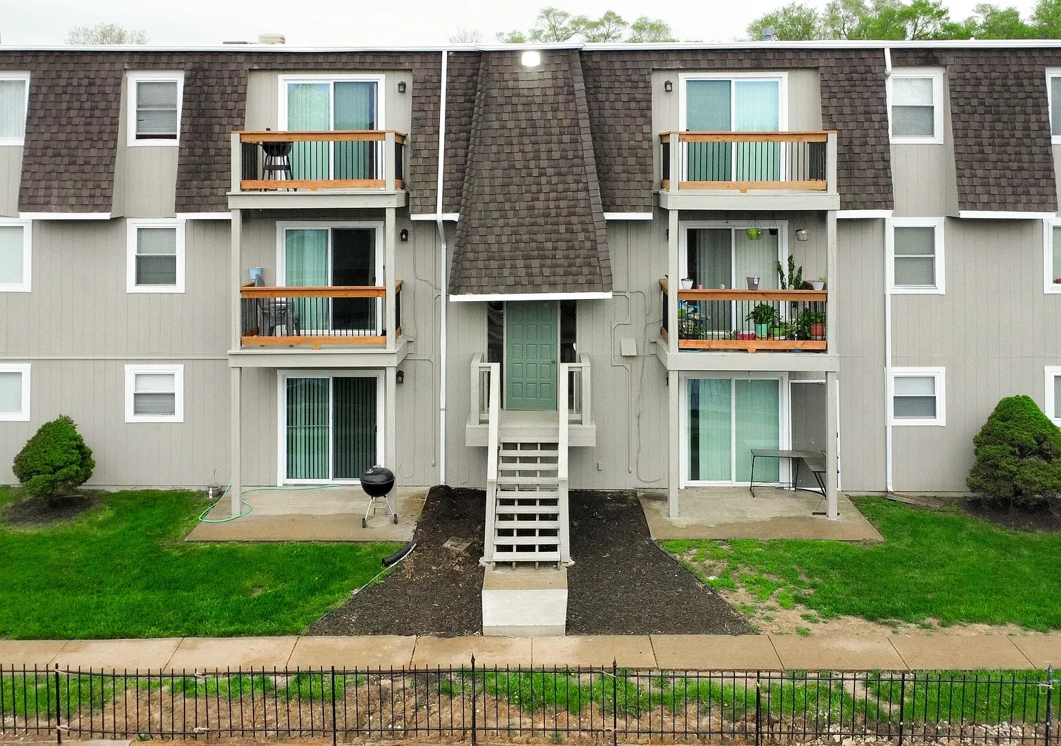 Skyline Apartments — Photo 2