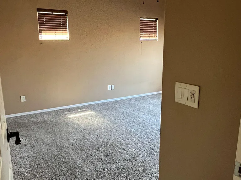 526 E Bartlett Way — Photo 5