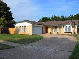 6605 Camelot Rd, Edgecliff Village, TX 76134