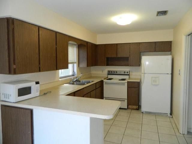 2nd image of 1017 Hispana Ave