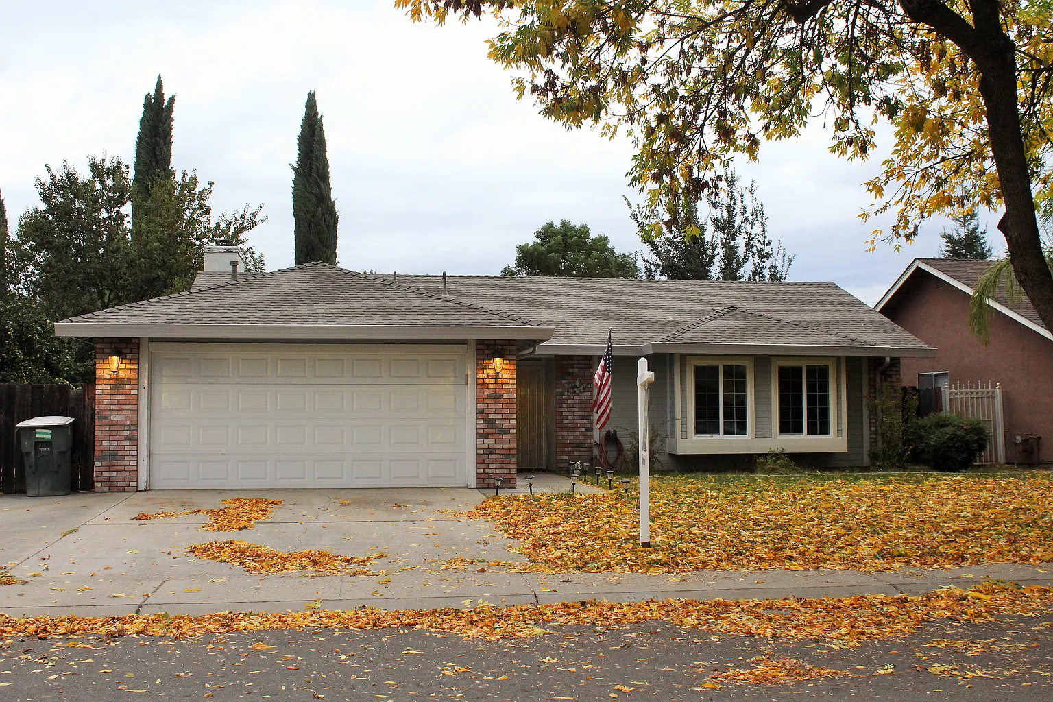 924 Deer Park Dr photo 1