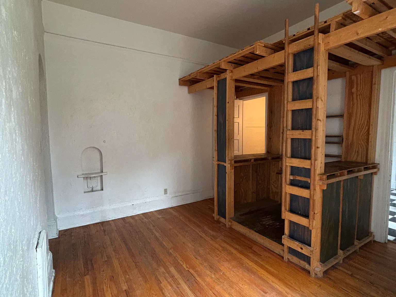 Studio, 350 sqft, $2,000 — Photo 3