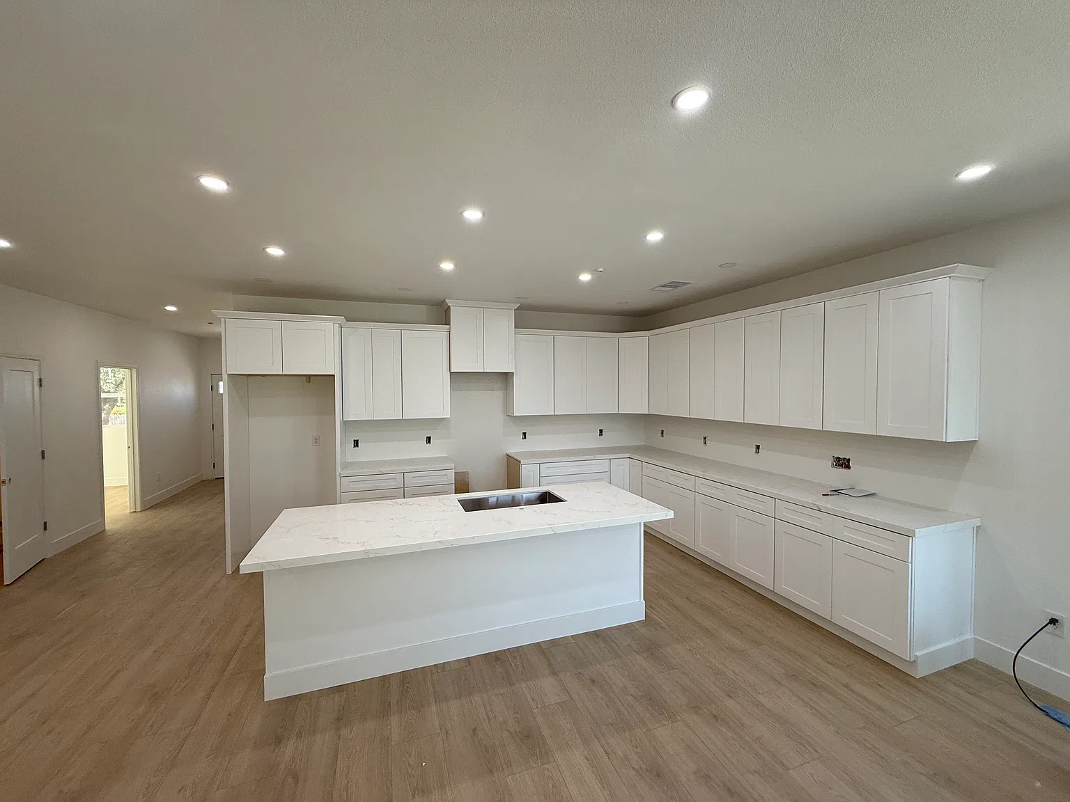 4 bed, 2.5 bath, 1850 sqft, $3,200 — Photo 2