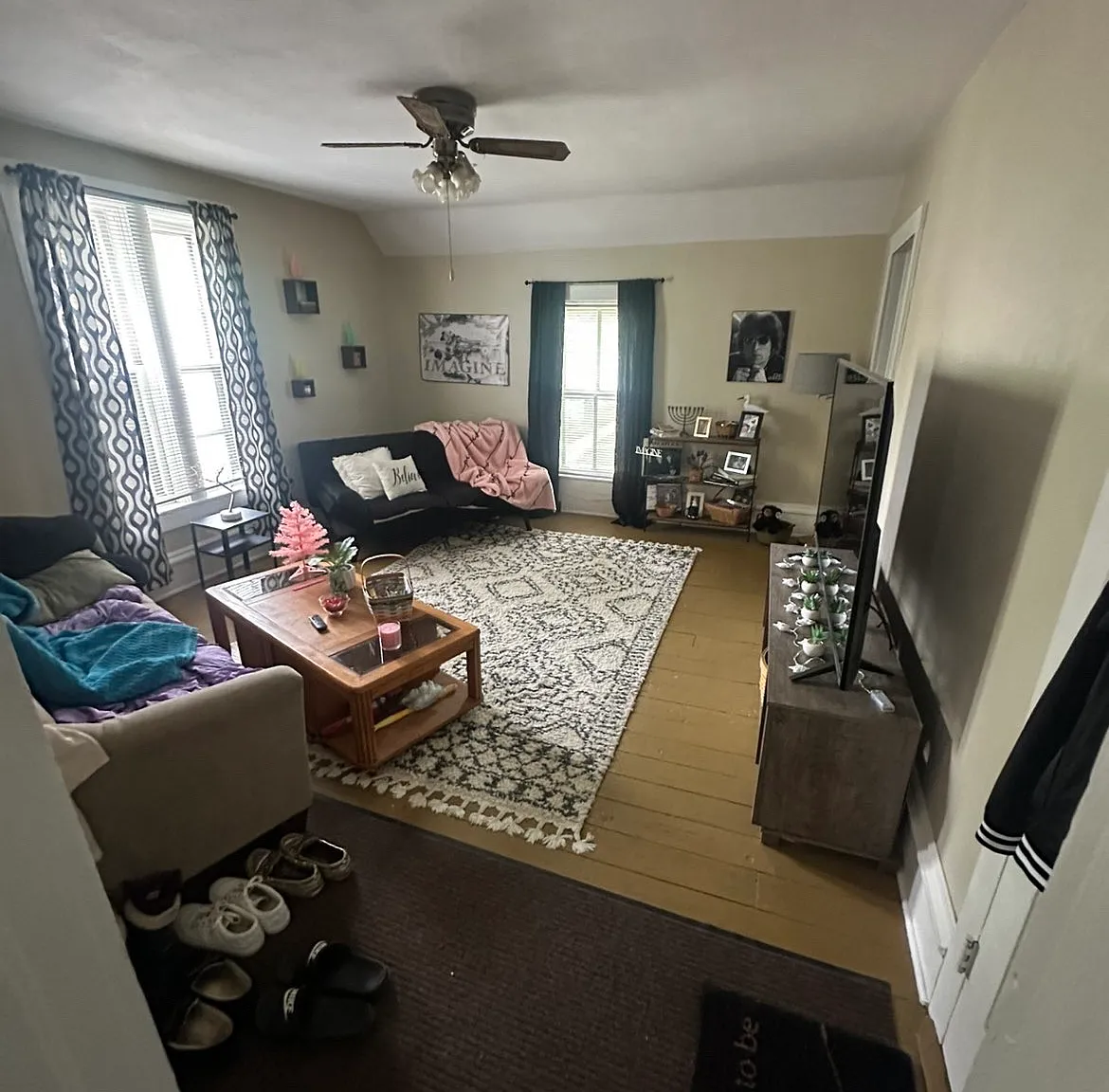 2 bed, $995 — Photo 1