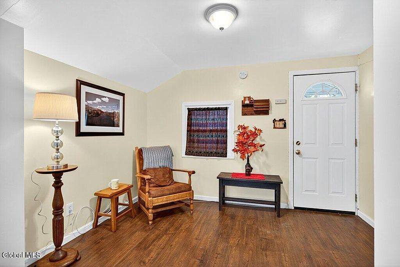 3rd image of 2553 3rd Avenue