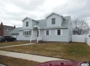 143 Traymore Blvd, Island Park, NY 11558